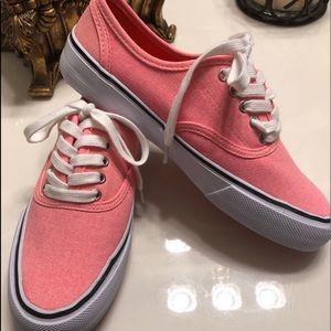 Size 7 women’s low top